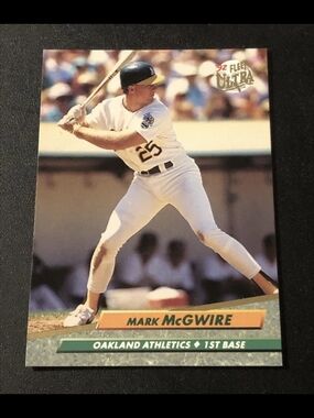Mark McGwire 1992 Fleer Ultra Baseball Card - Oakland A'S Card #115 Near Mint